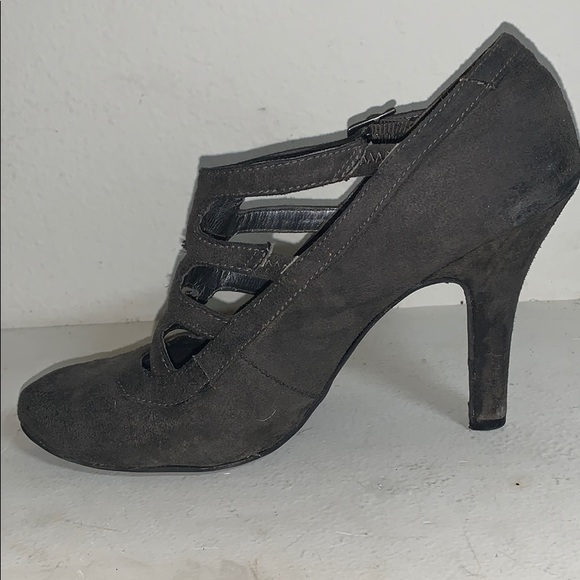 Grey Suede Hollowed-Out Heels - Picture 2 of 5